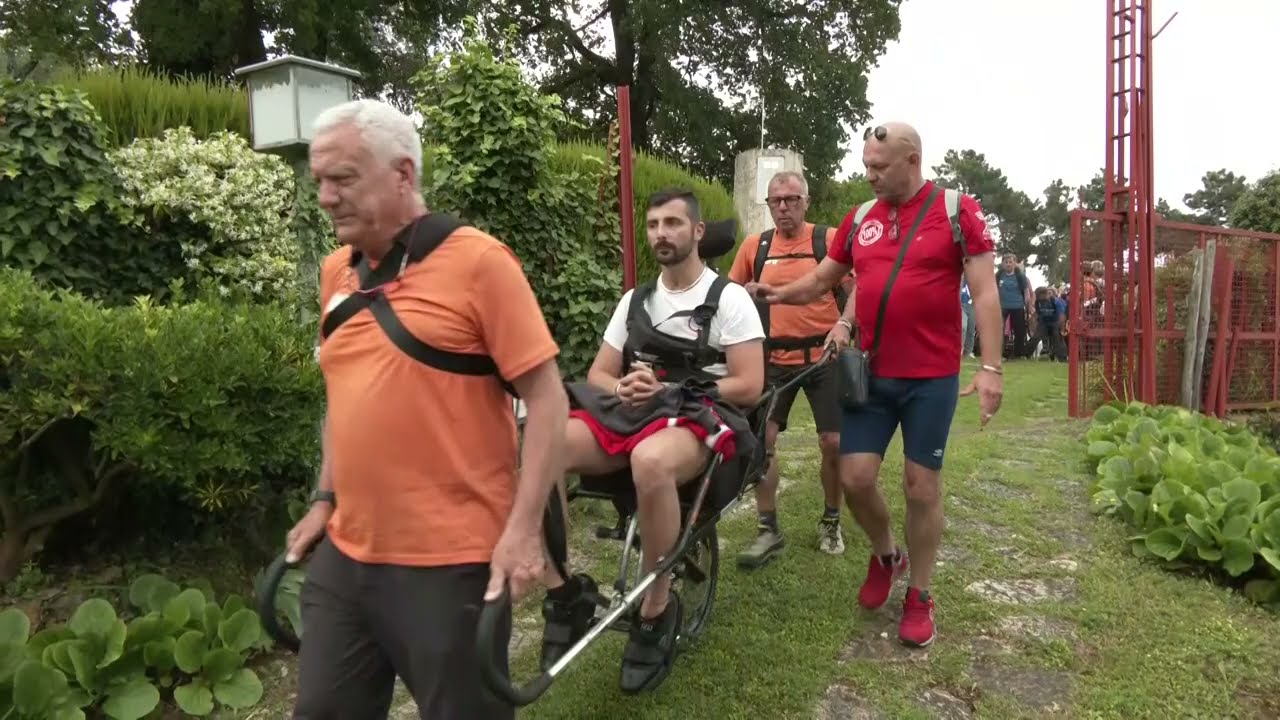 Tre carrozzine per disabili a tre associazioni spezzine