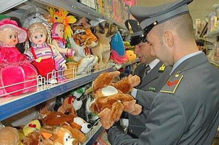 Natale sicuro: 4mila pezzi tra giocattoli e materiale elettrico sequestrati dalle Fiamme Gialle