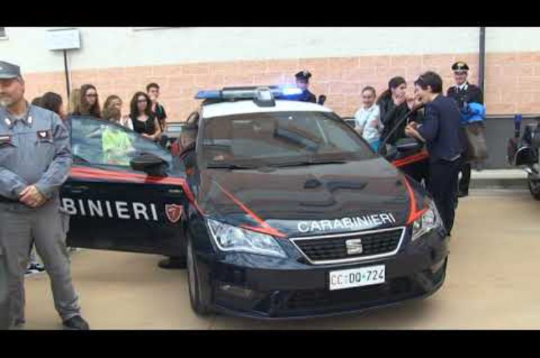 Cultura della legalità, studenti in visita ai Carabinieri