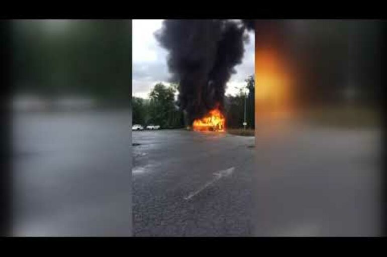 Incendio autobus ATC a Pian di Follo