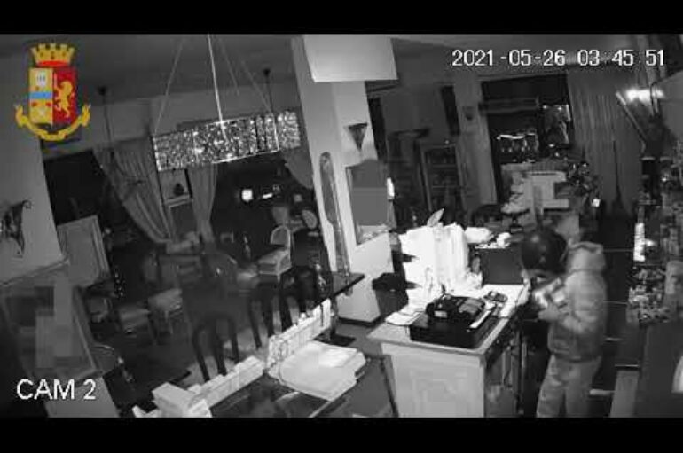 Polizia, arrestato l’autore di furti in bar e pizzerie