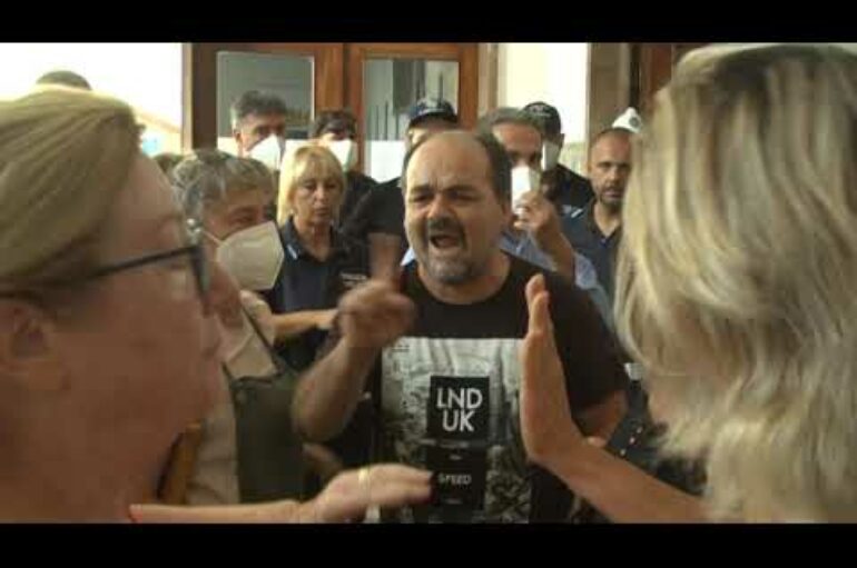 Primo Consiglio comunale alla Spezia, protesta degli Oss 12-07-2022