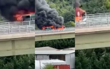 Va a fuoco un autobus Atc sul raccordo Lerici – La Spezia